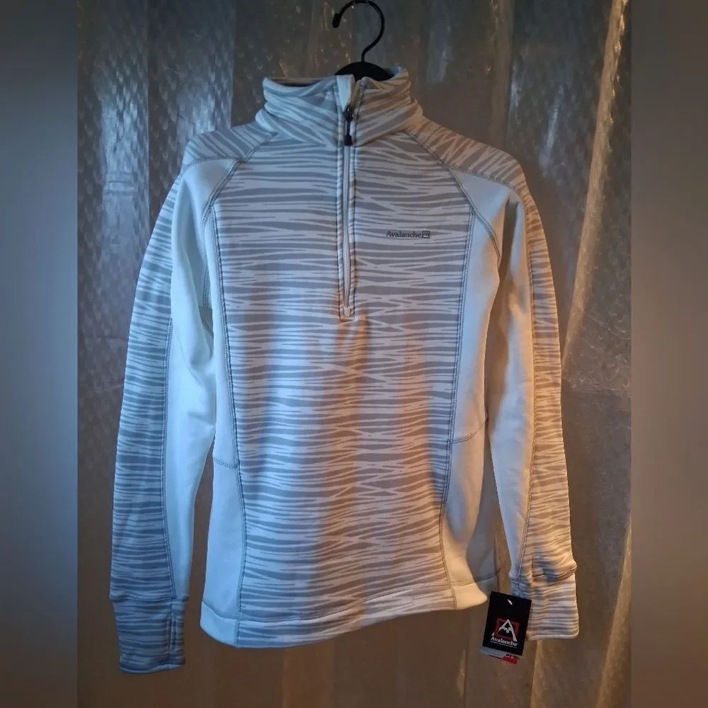 Avalanche White and Gray Quarter-Zip Pullover Size L NWT